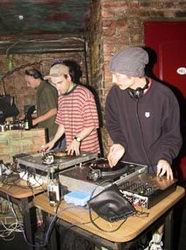 AG, Raitis, Monster